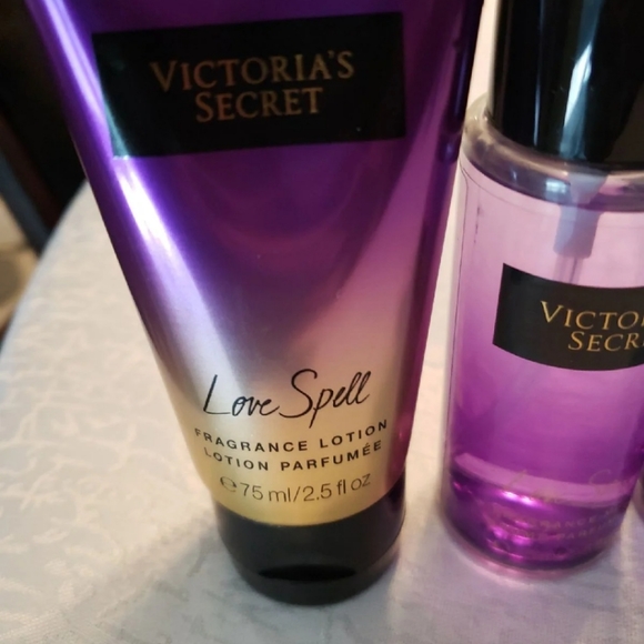 Victoria secret love spill - Picture 4 of 5